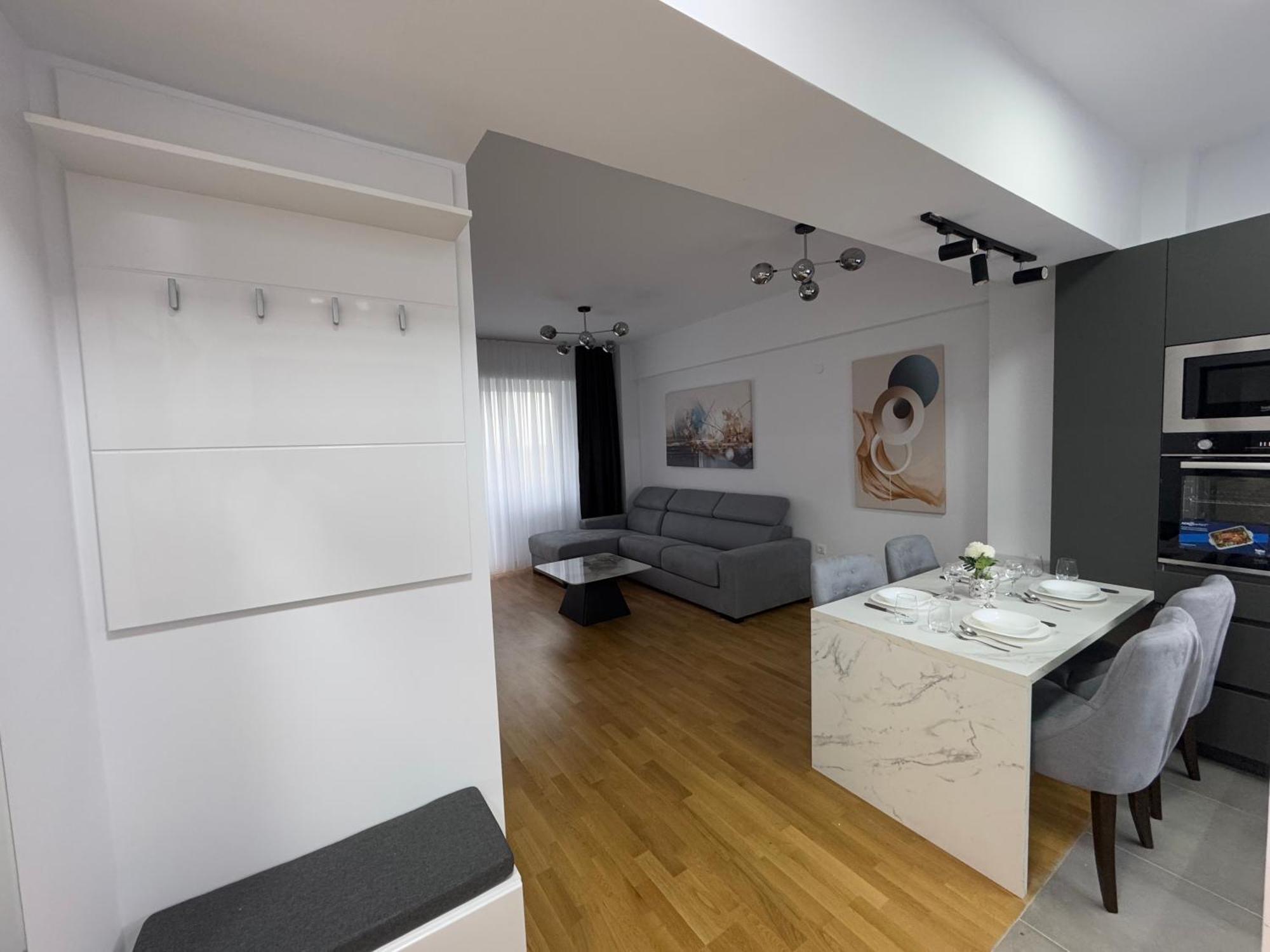 East Gate Luxury 2 *